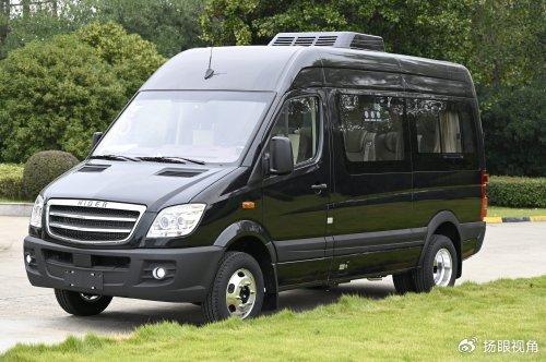 焕新升级智能座舱！苏州金龙新款睿星轻客重新定义“全员头等舱”