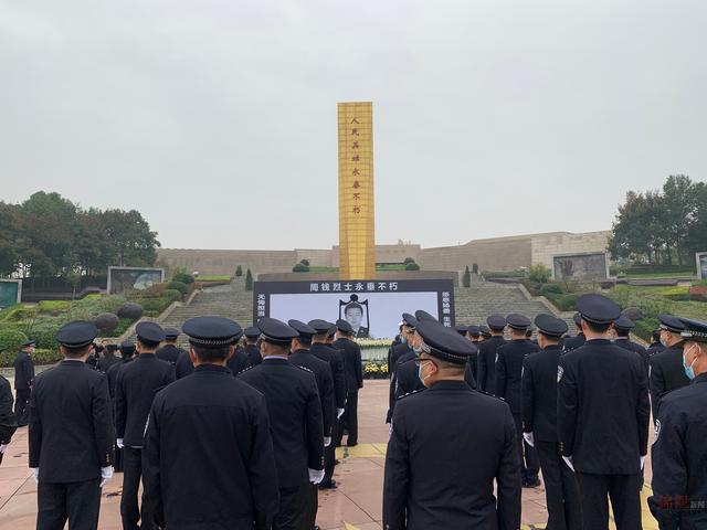 警魂不朽 缉毒英雄周钱烈士安葬仪式在成都烈士陵园举行休闲区蓝鸢梦想 - Www.slyday.coM 警魂不朽 缉毒英雄周钱烈士安葬仪式在成都烈士陵园举行休闲区蓝鸢梦想 - Www.slyday.coM