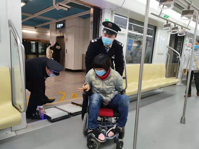 国际残疾人日|“轮椅作家”王忆的城市“探险之旅”:愿脚下多一些坦途,少一些坎坷休闲区蓝鸢梦想 - Www.slyday.coM 国际残疾人日|“轮椅作家”王忆的城市“探险之旅”:愿脚下多一些坦途,少一些坎坷休闲区蓝鸢梦想 - Www.slyday.coM