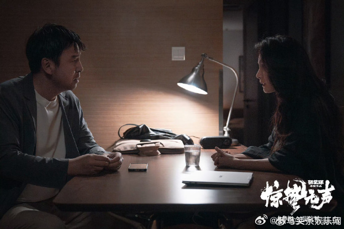 镜头记录下易烊千玺与刘耀文的同框画面，也展现了杨幂和雷佳音的对峙戏份内容