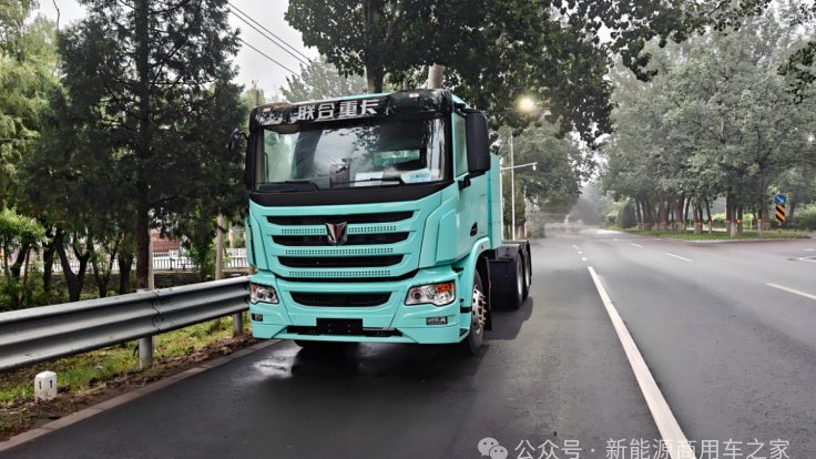 联合电动重卡竞争力如何？实拍电麒麟 6×4 纯电牵引车