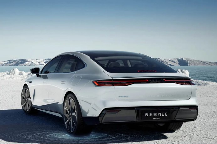 20万级别纯电轿跑PK 小鹏P7+ VS银河E8