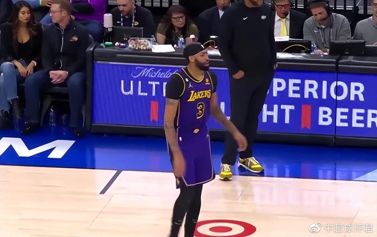 季后赛卡位战每分必争胜负难料紧张刺激