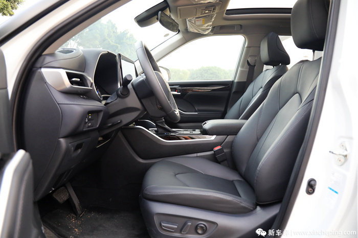 汉兰达对理想L8,燃油对增程式,30多万买多座SUV该选谁?