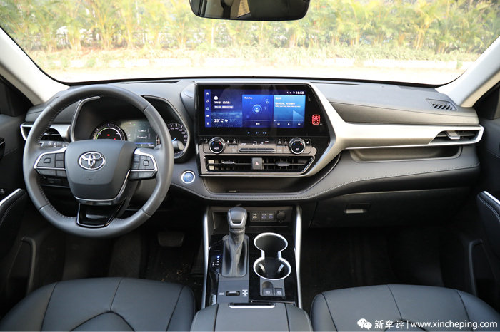 汉兰达对理想L8,燃油对增程式,30多万买多座SUV该选谁?