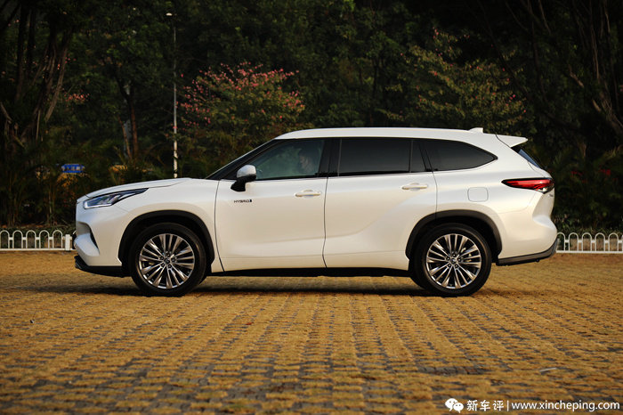 汉兰达对理想L8,燃油对增程式,30多万买多座SUV该选谁?