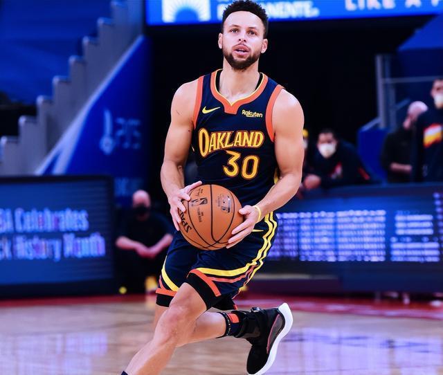 NBA最新资讯聚焦交易截止日前的重磅传闻多笔潜在交易或将重塑联盟版图