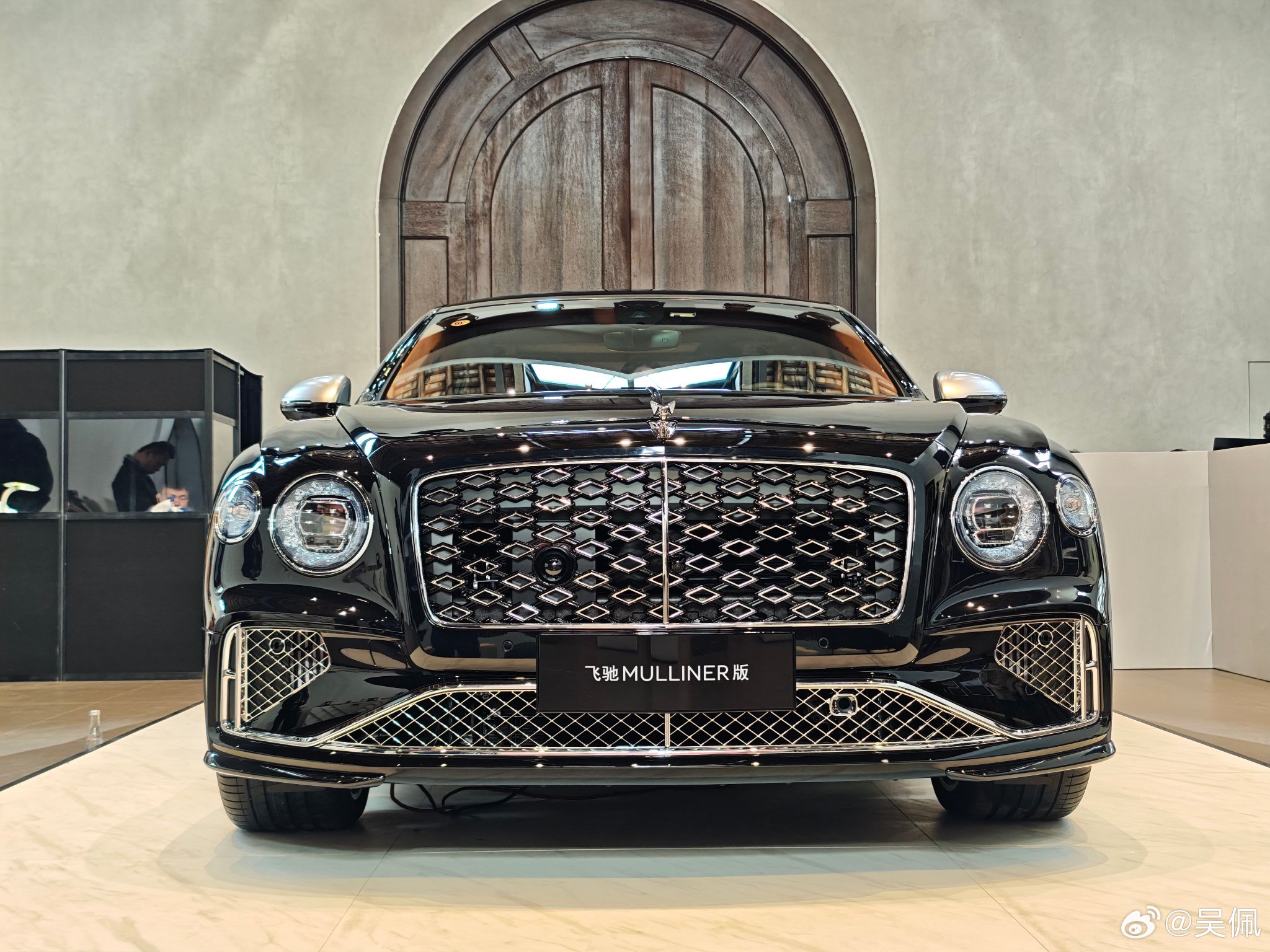 给各位老板，汇报几个宾利MULlINER的定制方案