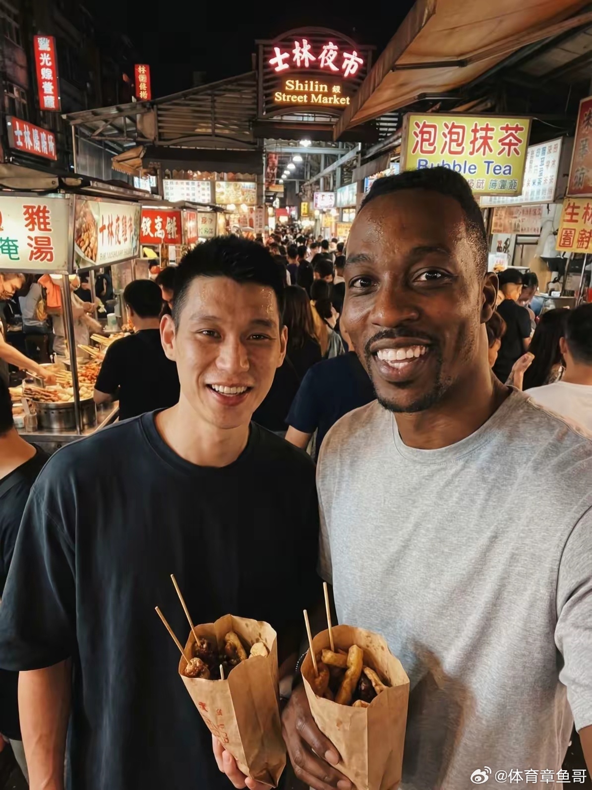 霍华德来到了中国台北，参加林书豪的球衣退役仪式！