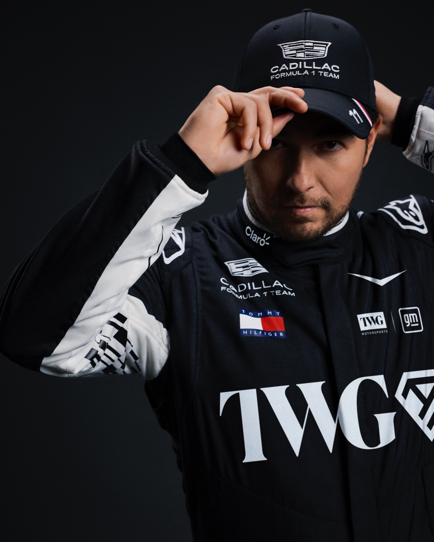 凯迪拉克F1车队赛服的完整形态