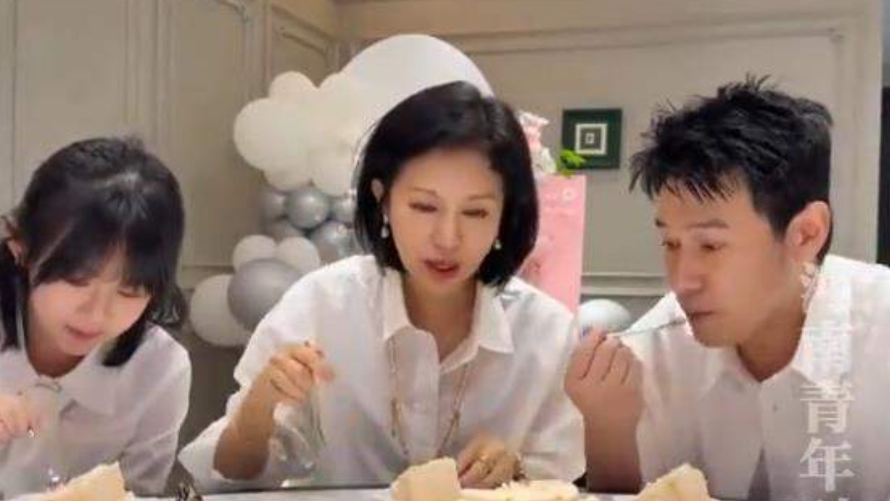 鲍蕾50岁生日！收获女儿制作的动画短片落泪，直言没有任何遗憾了