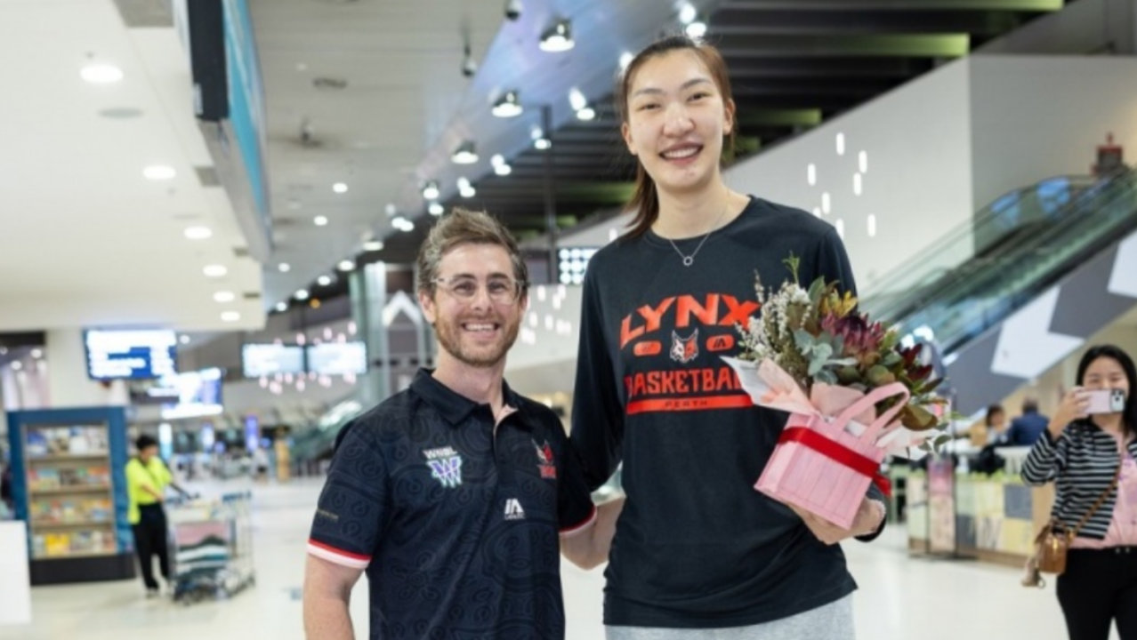 女篮3核心全部留洋！李月汝一年120万，李梦1400万，韩旭赚多少？