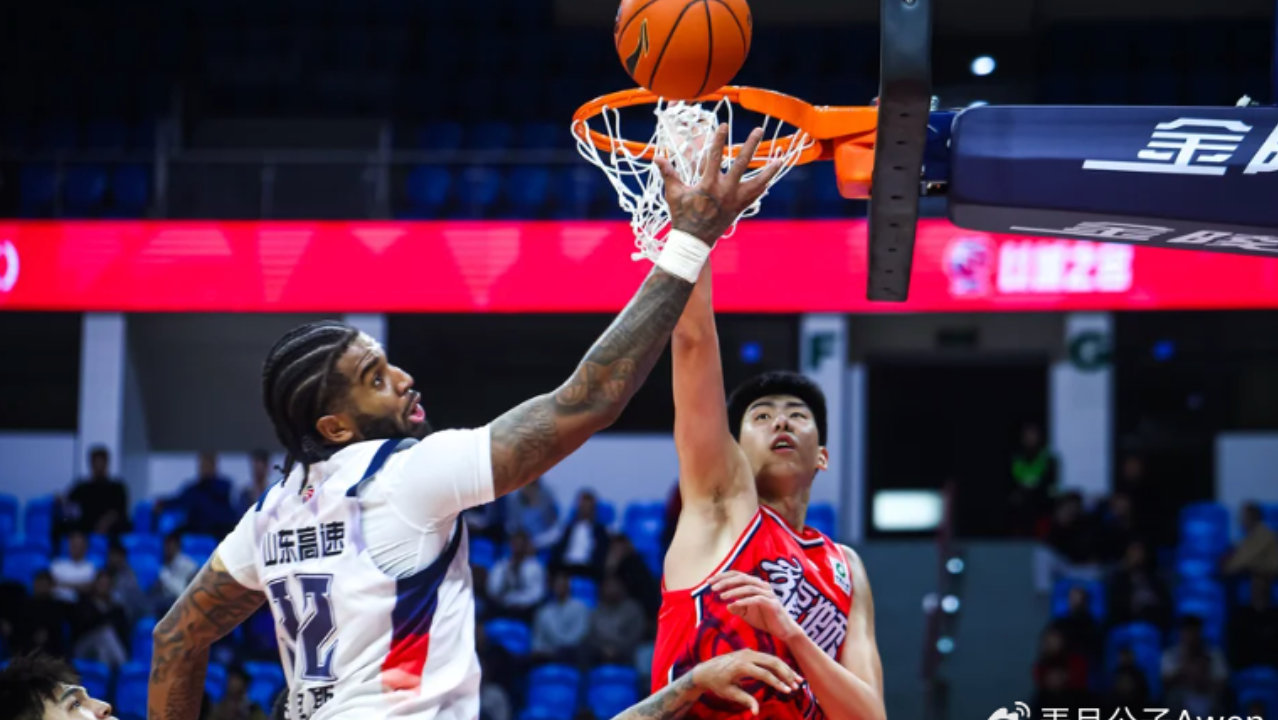 郭士强亲眼目睹，4盖帽扇晕山东3大内线！球迷：去国家队顶替周琦