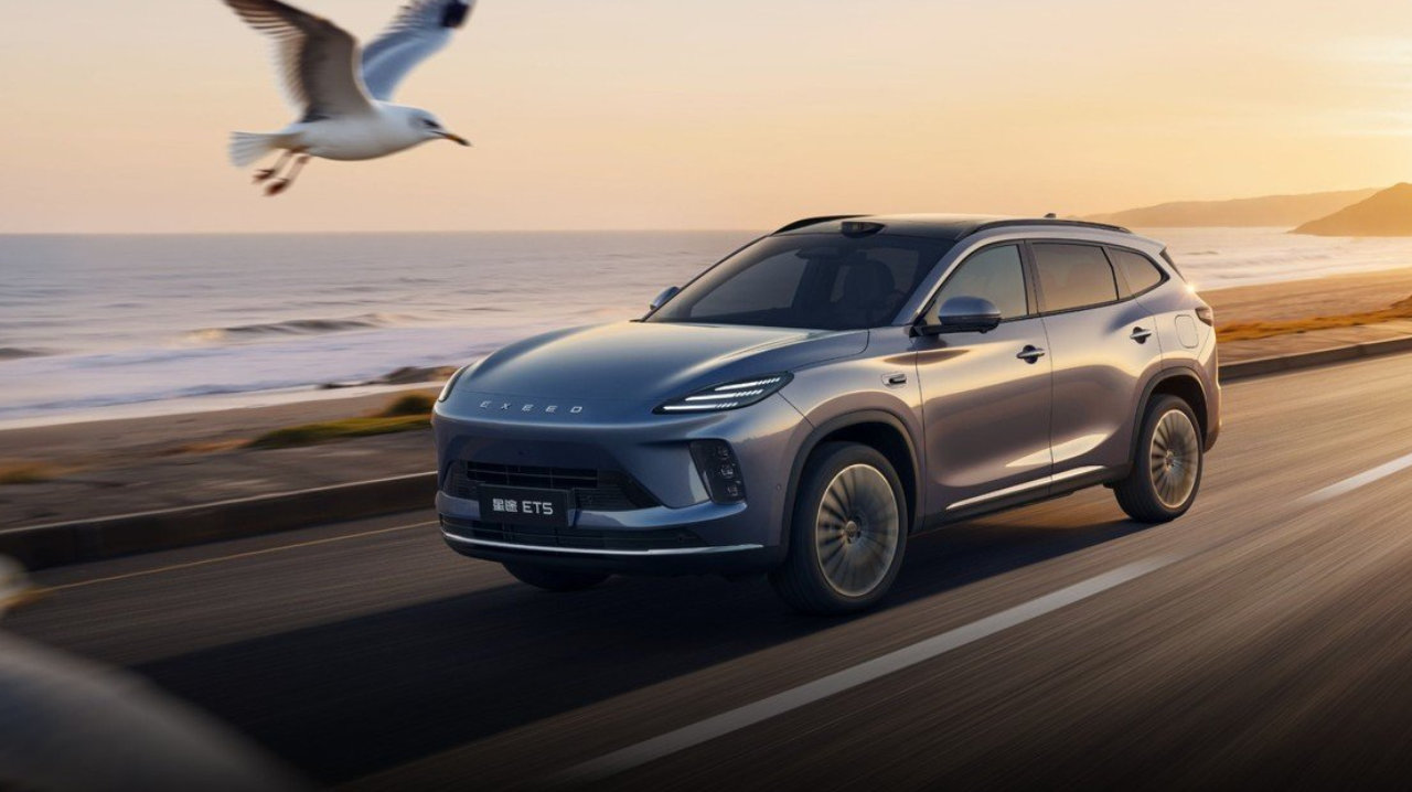 配猎鹰驾驶辅助+智慧座舱 星途ET5上市 售13.49万元起