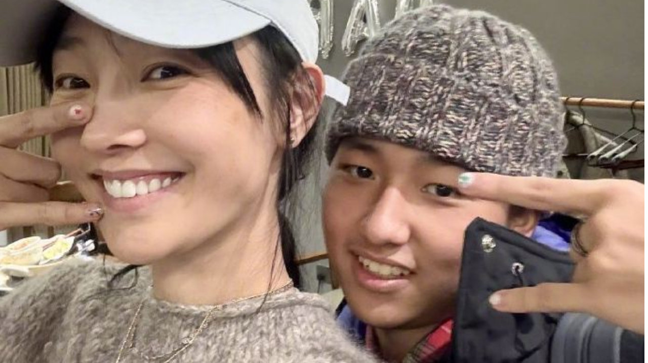 白百何晒与18岁大儿子合照，回应“好像姐弟”：可能元宝从小叫我姐姐