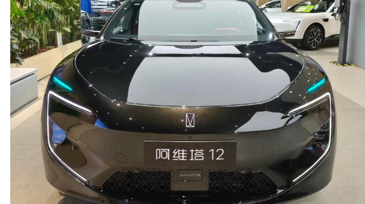 别光看小米SU7！新款阿维塔12华为“全家桶”上线，这次能火吗？