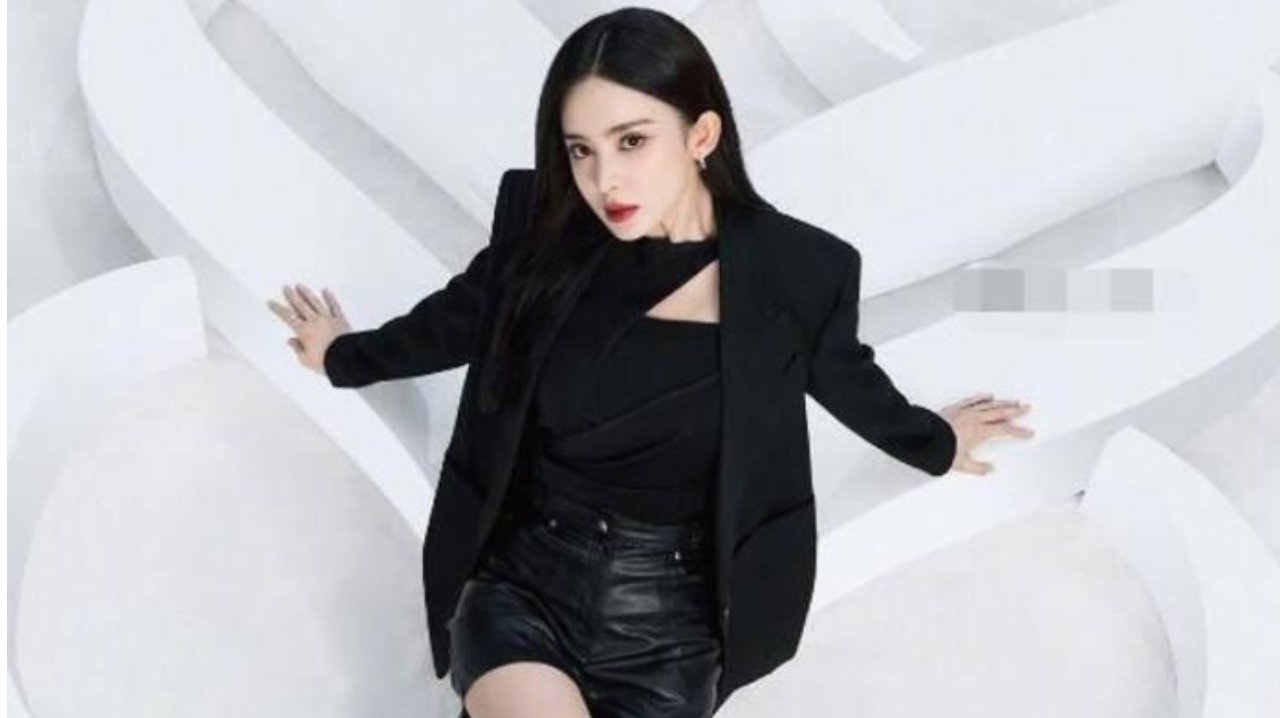古力娜扎御姐熟女风造型，造型百变，满屏都是大长美腿