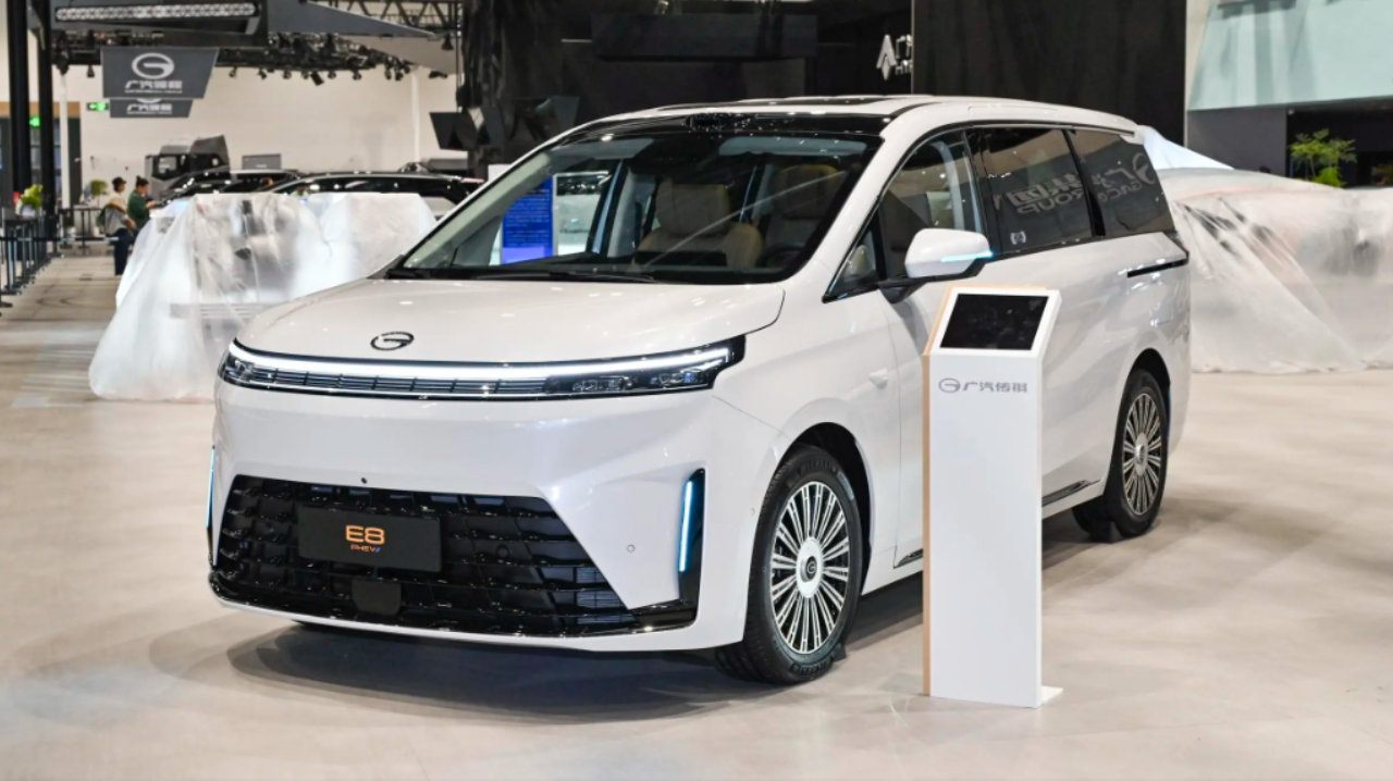 传祺向往E8 PHEV：亏电油耗不到4升，满油满电1537公里，才18万多