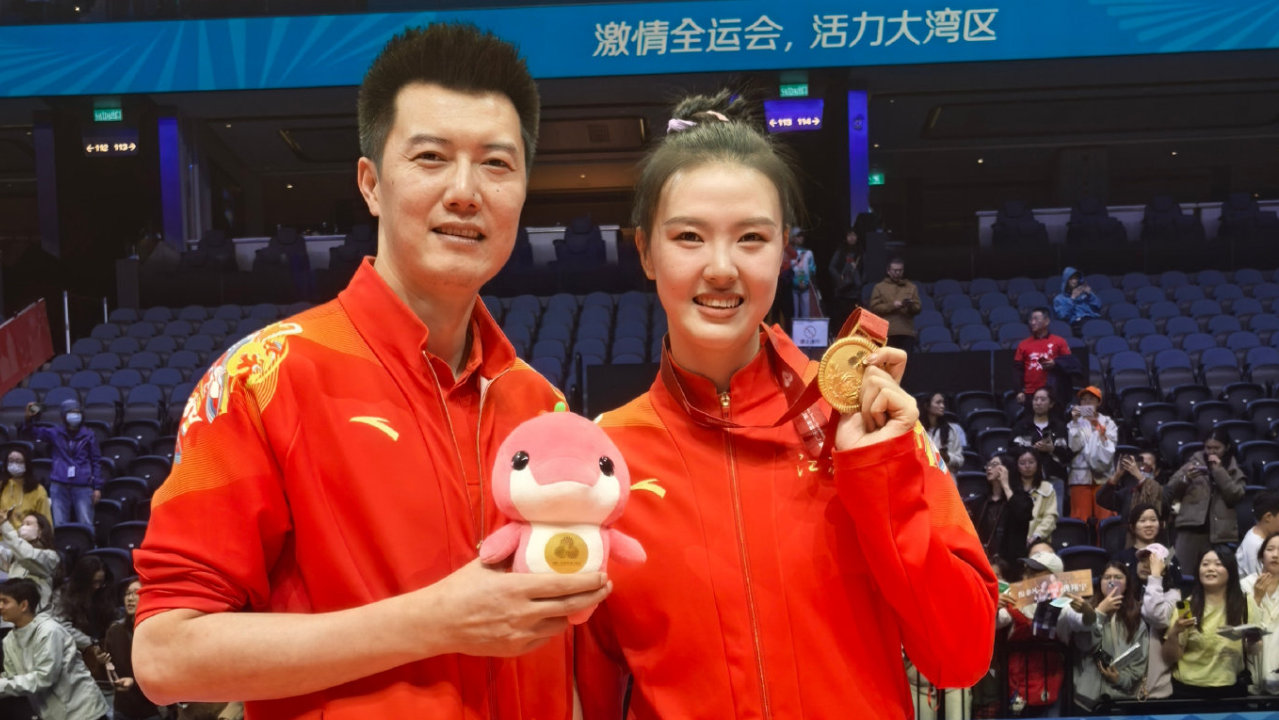 泪目！30岁张常宁时隔8年再夺金：女排最美主攻完美谢幕？