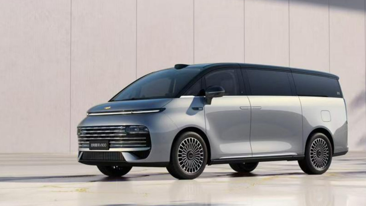 全新标识尽显尊崇，超级AI增程吉利银河 V900首秀，剑指豪华MPV市场