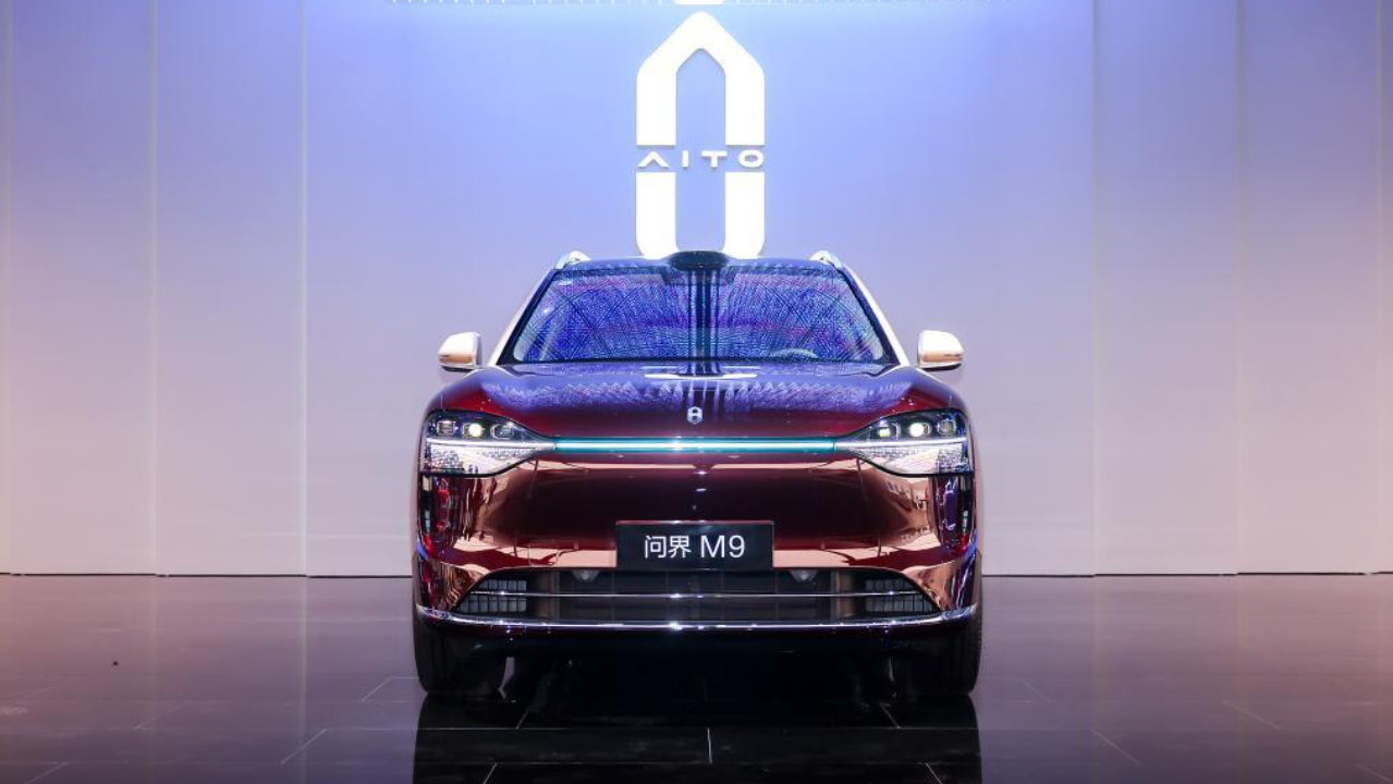 问界全系亮相2025广州车展，明年初即将实现百万辆交付