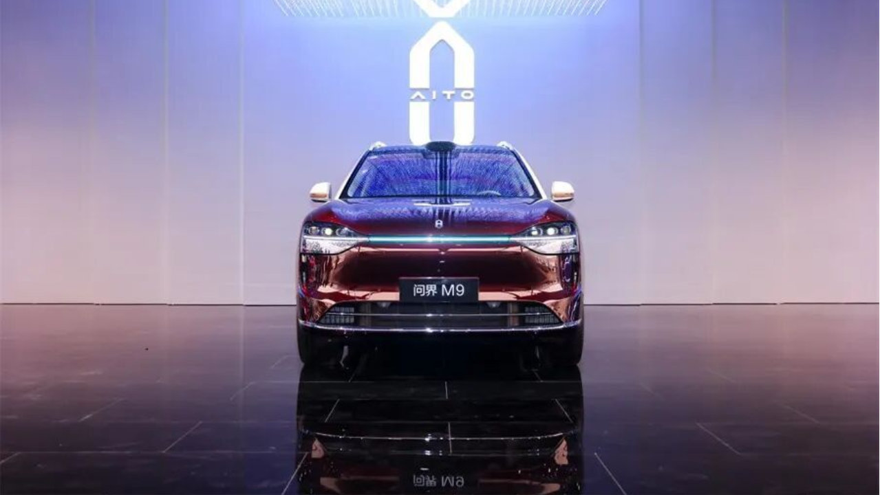 从对标BBA到对标问界，中国汽车豪华叙事迎来“换轨”时刻