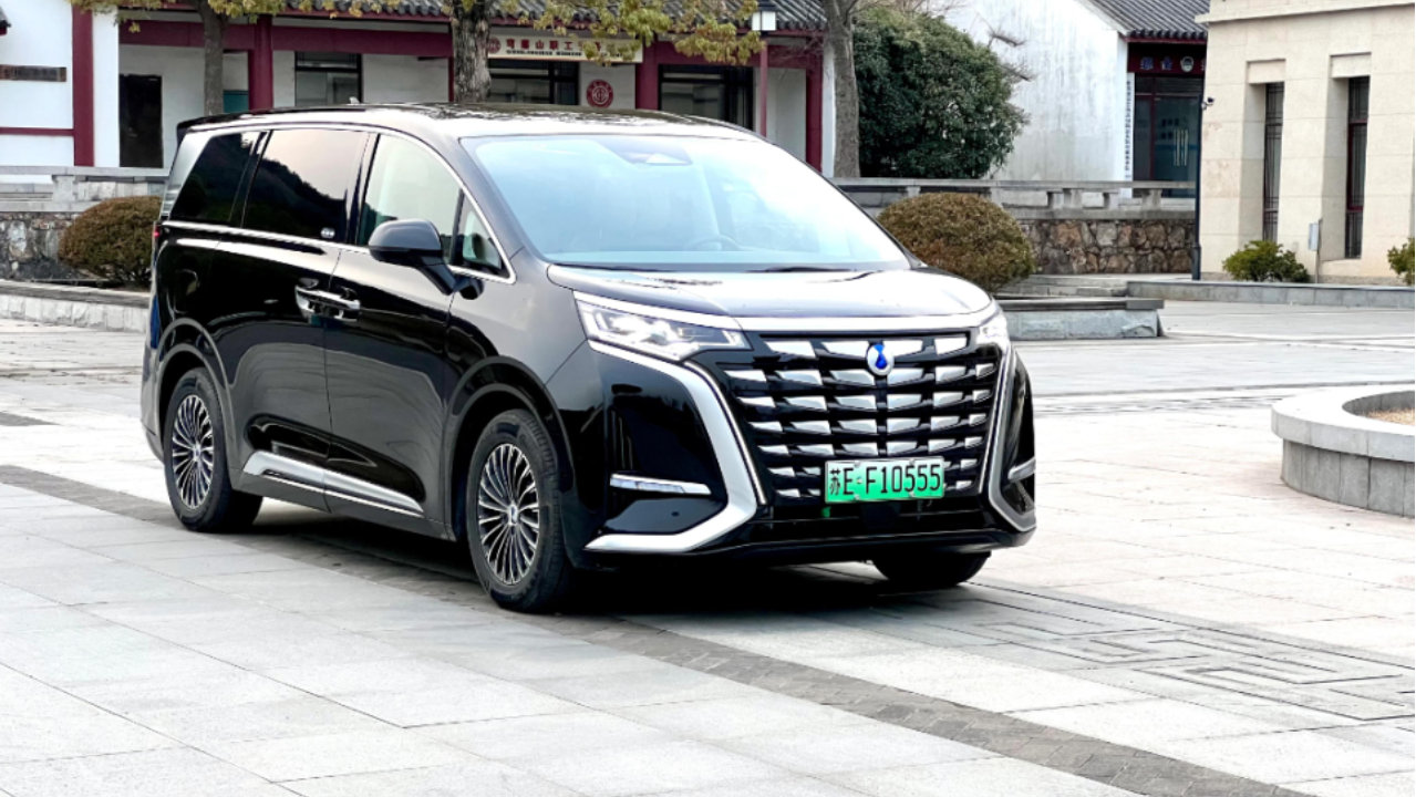 交付达30万辆，腾势D9推动“中国豪华”向“世界腾势”