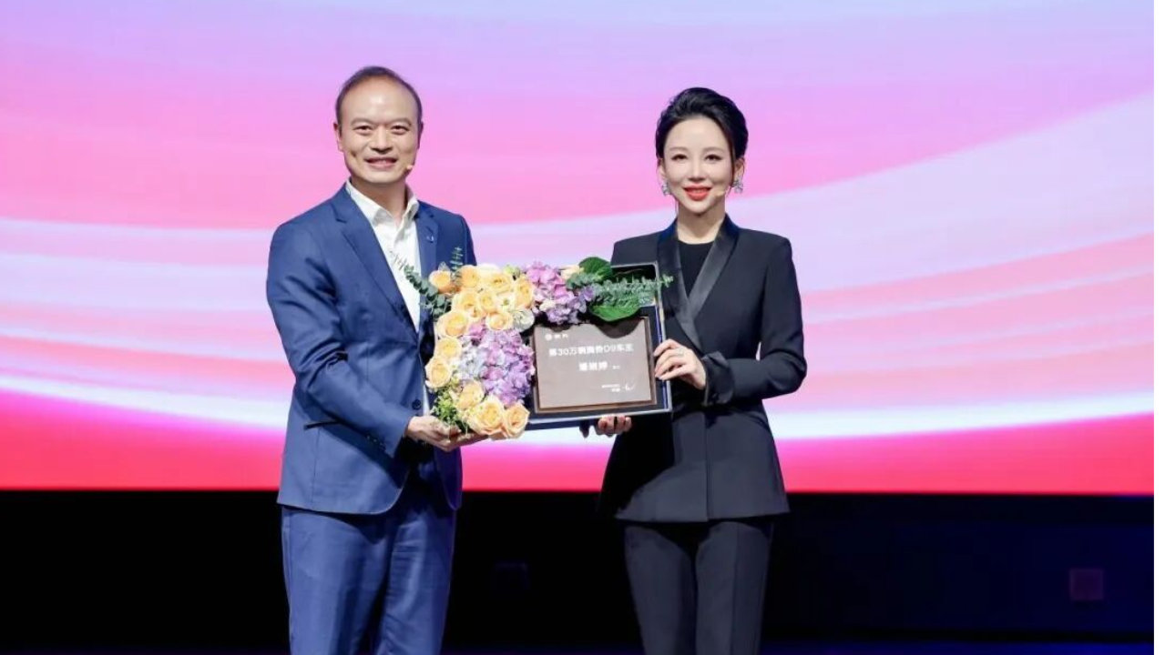 九球天后潘晓婷成为腾势D9第30万位“势友”，世界重新认识中国豪华