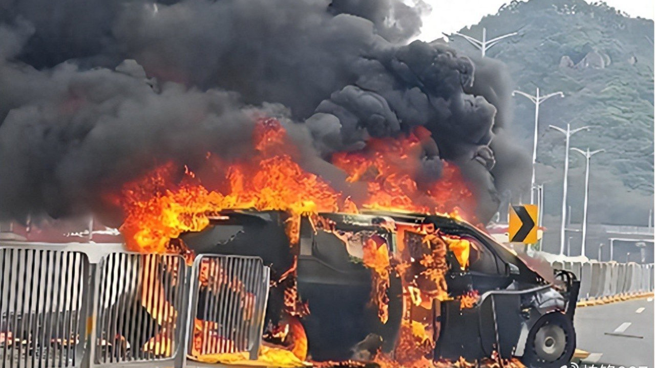 绿化带战神，证明跑车真不是一般企业能做的