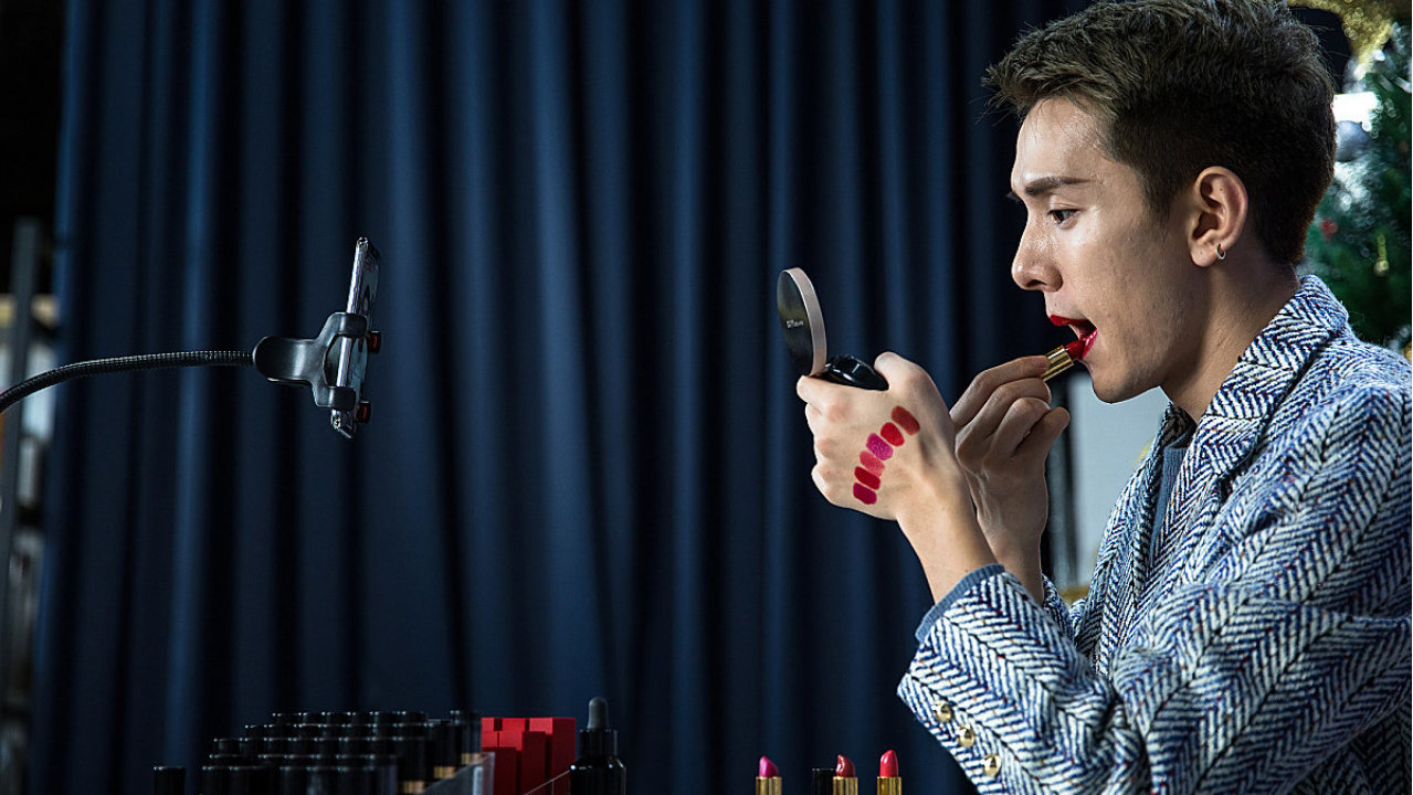 ″小颂文″直播2万人围观：模仿明星到底是创意还是侵权？