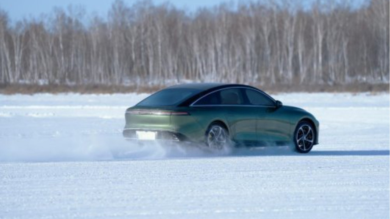 冬季行车无惧风雪 东风风行星海S7 800V超快充版安全有方