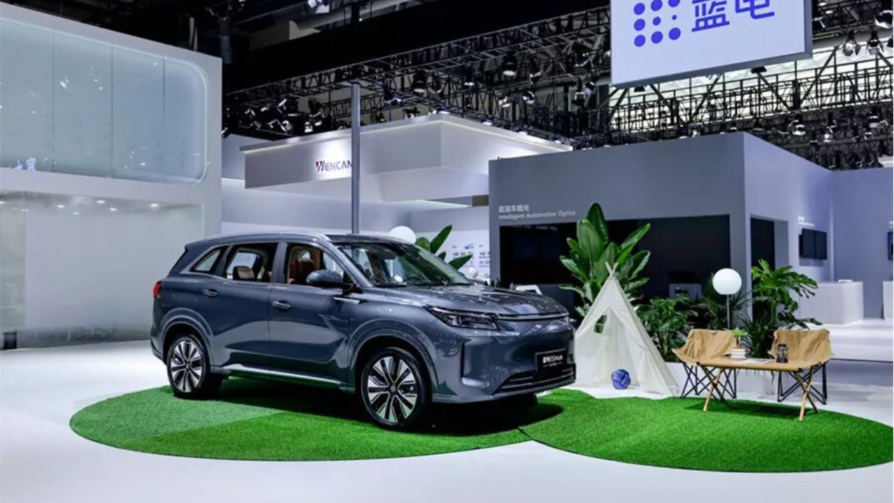 赛力斯“断腕”，重庆接盘，蓝电汽车这次能活吗？