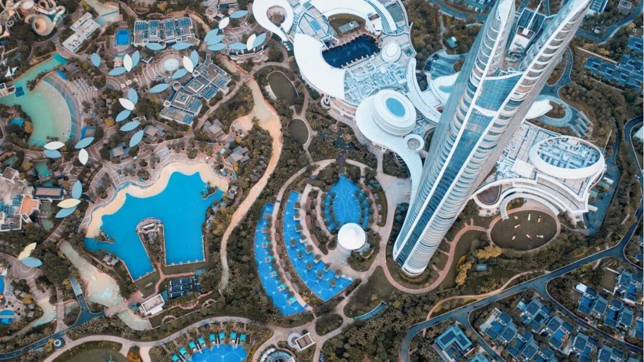 华晨宇拿下三块地，顶流想盖主题乐园