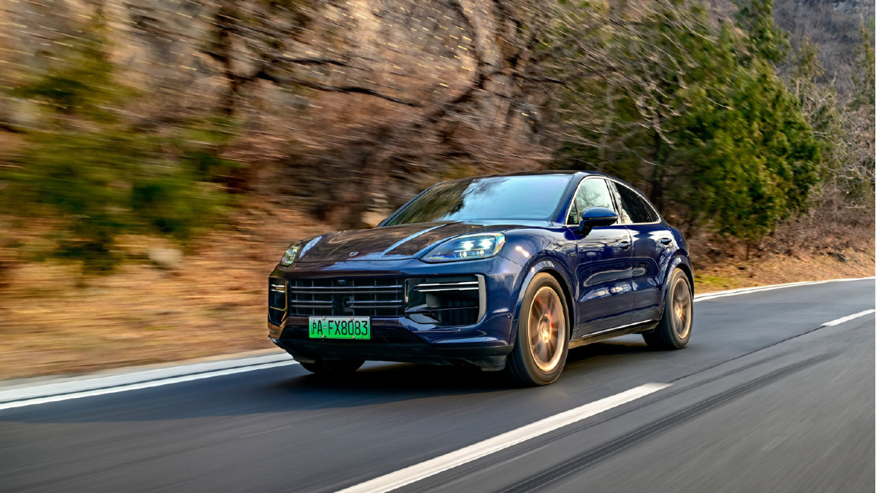 低调如羔羊，却是家族最强悍的一员！保时捷Cayenne Turbo E-Hybrid