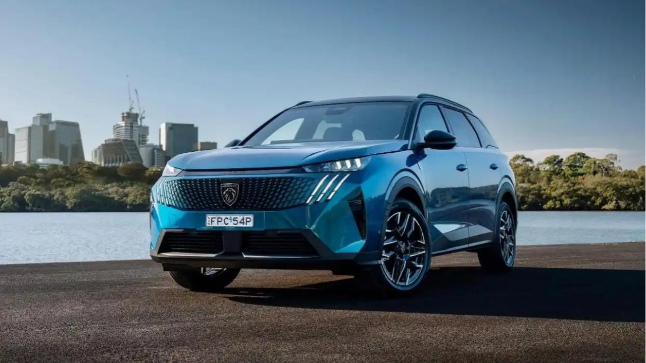 家用SUV还是7座的好，这两款采用2+3+2座椅布局，经济有劲还安全