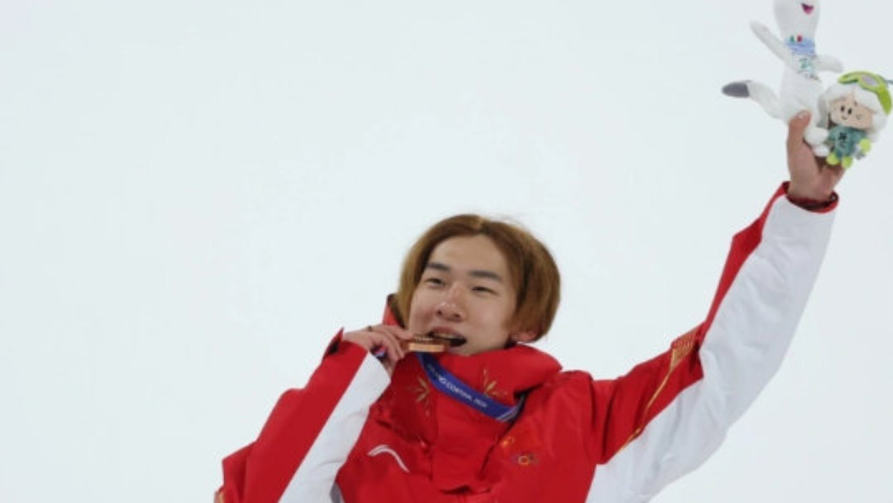 苏翊鸣连续两届大跳台决赛获奖牌，铸就雪上传奇