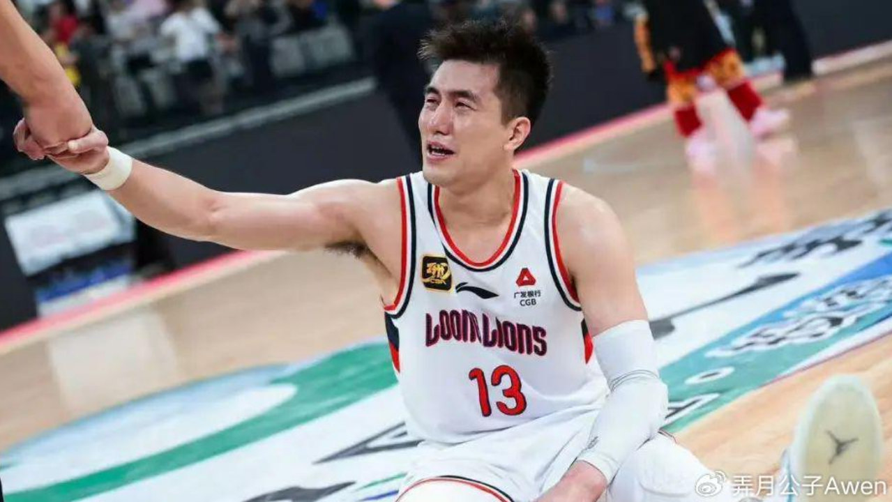 周鹏落叶归根，郭艾伦却无人认领！辽宁会接昔日队魂回家吗？