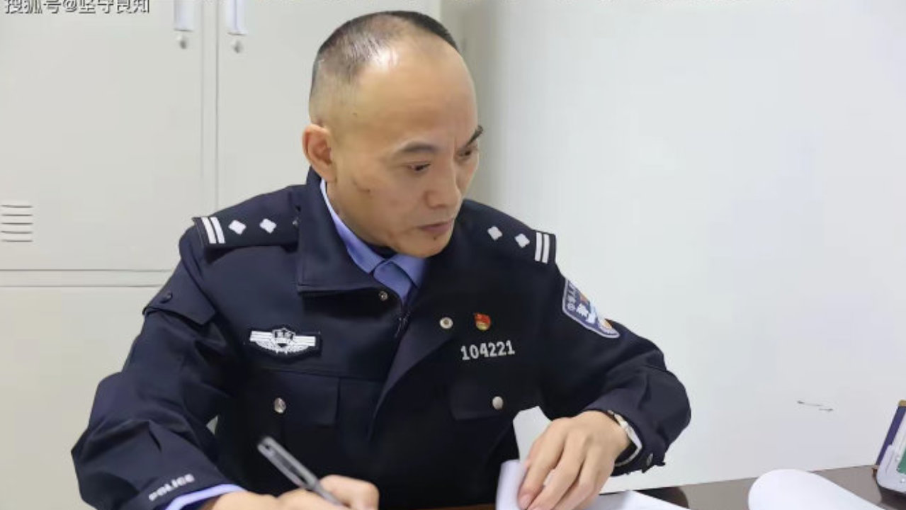 10岁男孩被冤划奥迪，交警翻三天监控，真相让人沉默