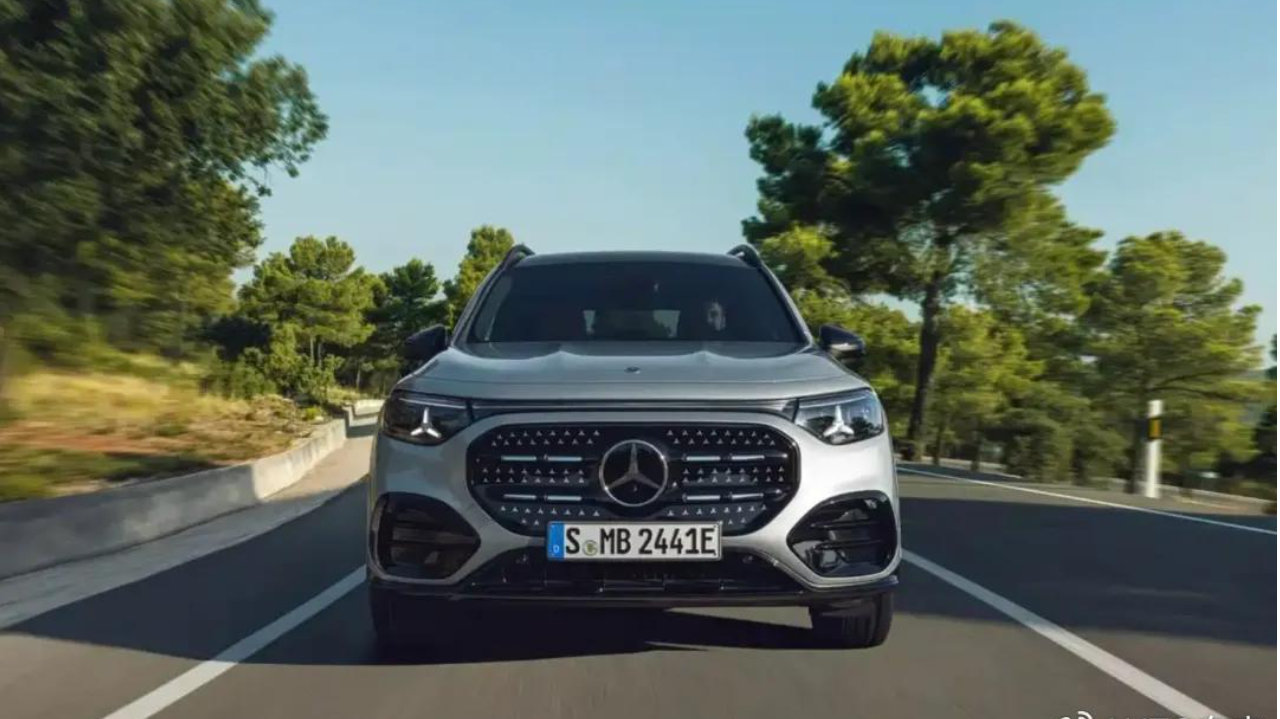 满脸都是奔驰标！有燃油有纯电，全新一代奔驰GLB官图发布