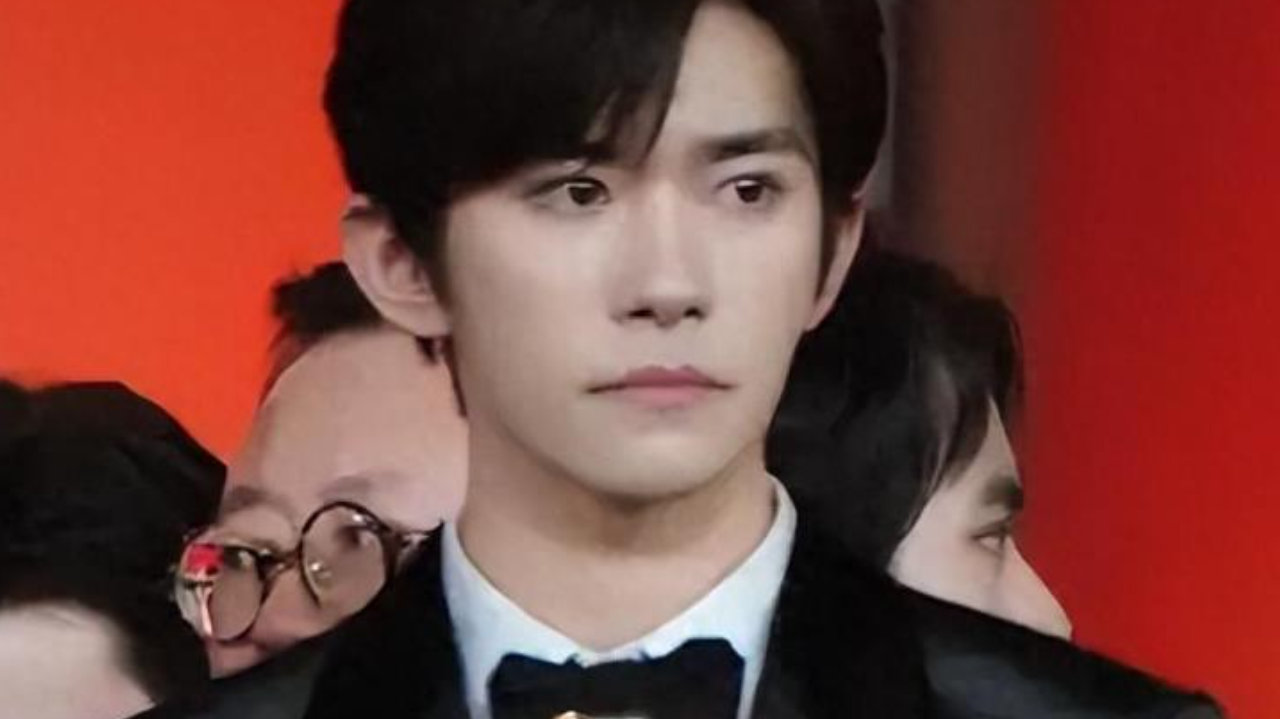 宋佳金鸡影后遭群嘲，咏梅陪跑意难平！成龙多年前的话，如今全应验了