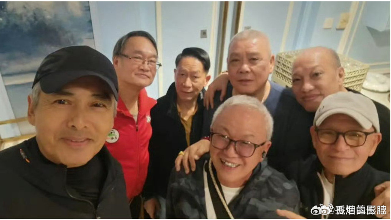 周润发有情有义，宴请百位底层同事，他已经吃不下多少东西