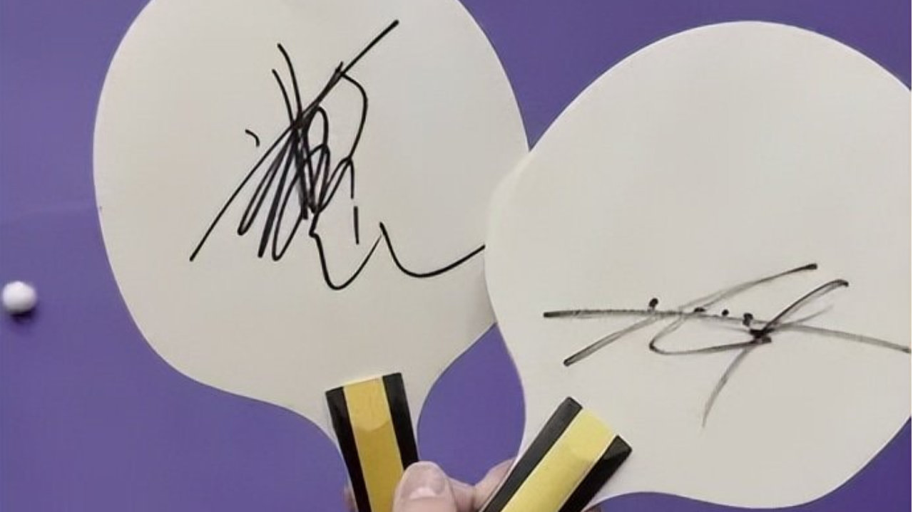 王楚钦退赛后首次参加训练，背伤已无碍能参赛，为小球迷签名太暖