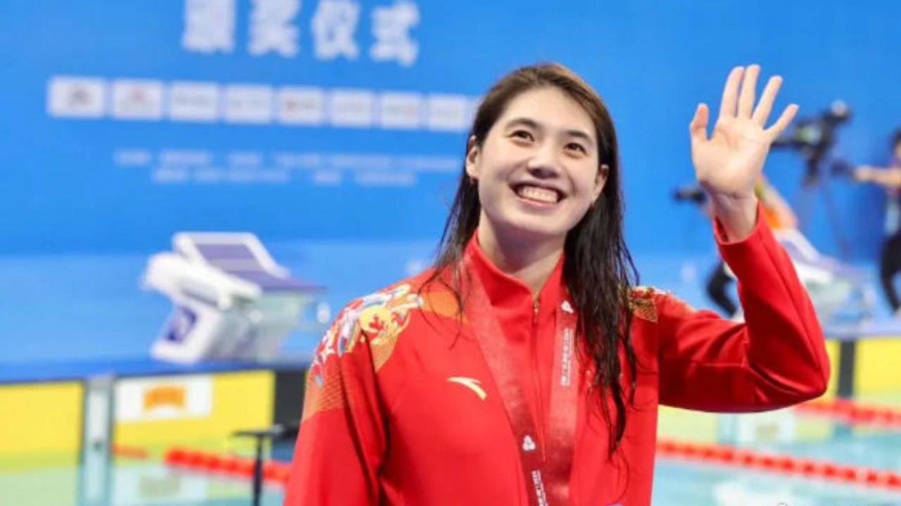 张雨霏获女子50米蝶泳冠军，收获个人第二金