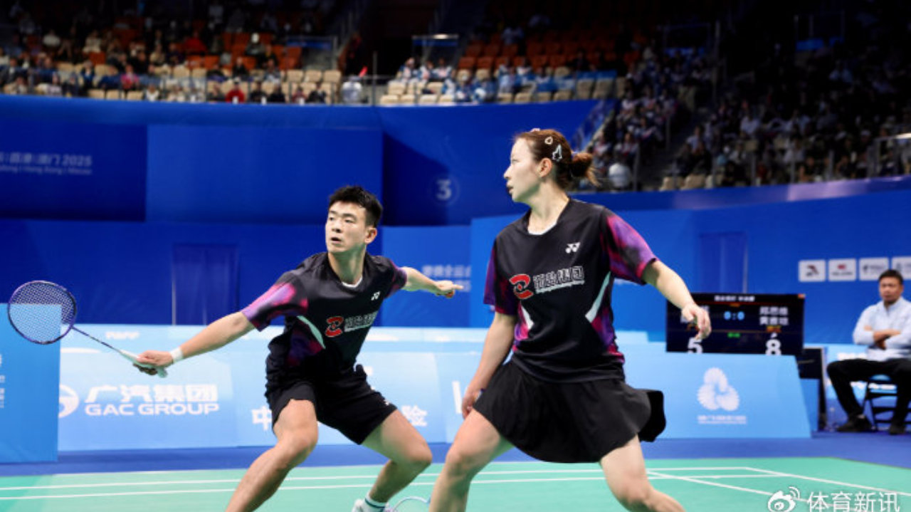 郑思维/黄雅琼2-0邓成豪/陈露，晋级混双八强