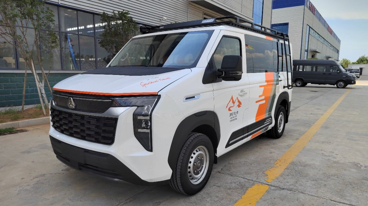 重汽先锋官宿营车，十多万露营通勤全搞定，3月6日亮相成都房车展