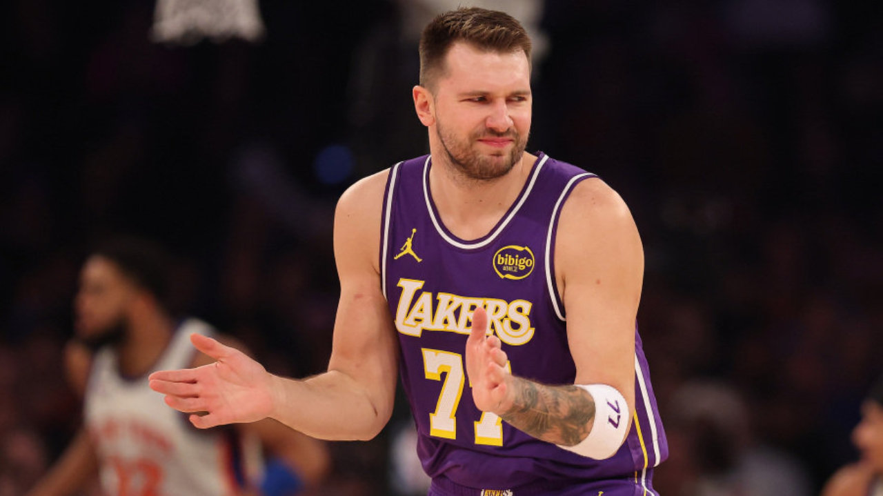 尼克斯擒湖人豪取6连胜！东契奇空砍30+15+8 詹姆斯22分5板6助