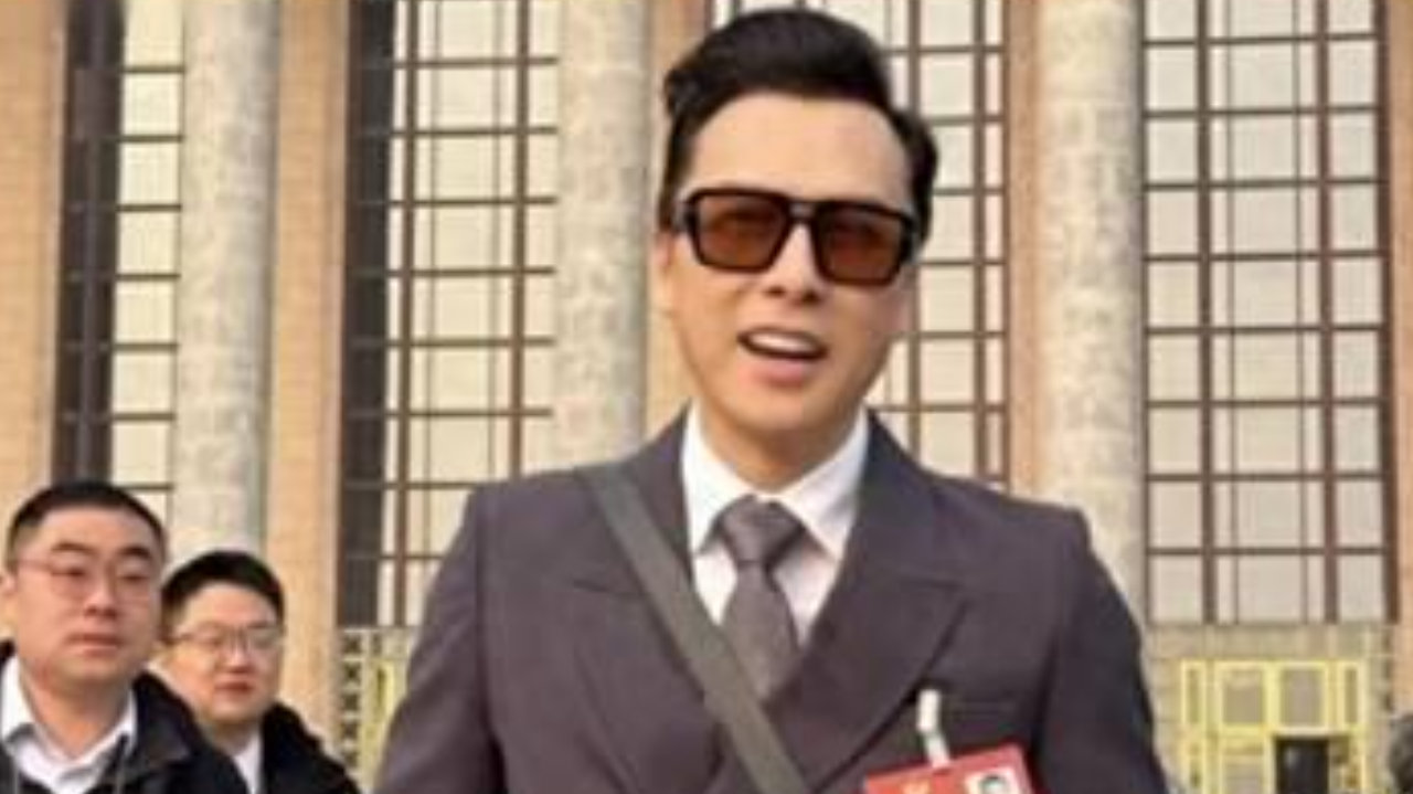 甄子丹受邀观礼九三阅兵：放弃美籍获官方认可，给李连杰上了一课