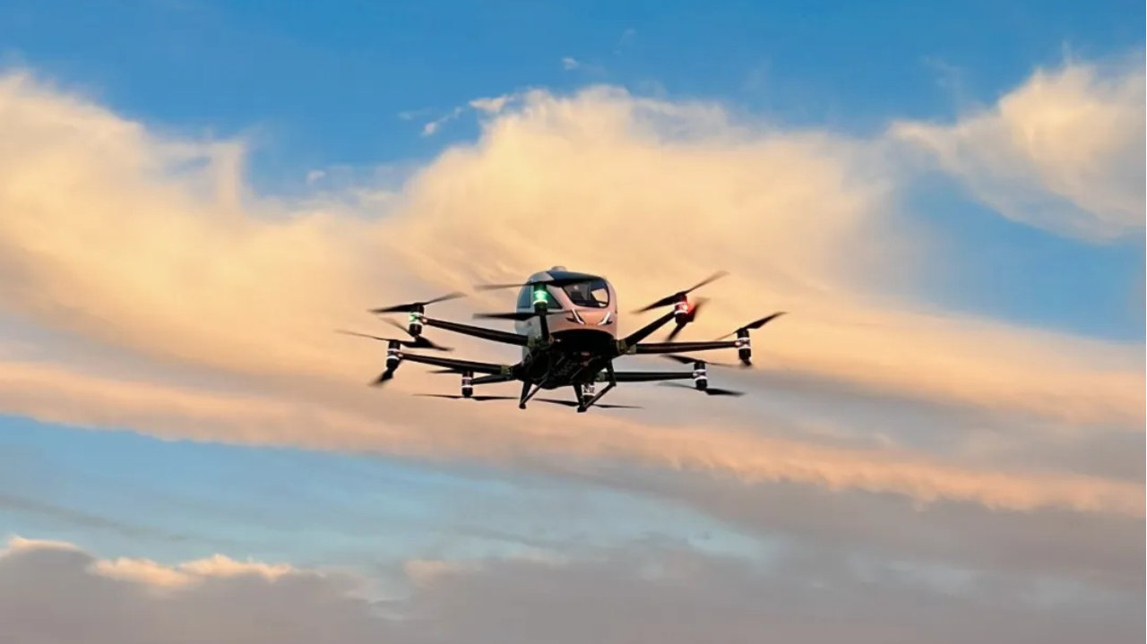 双雄竞速：亿航智能向左，小鹏汇天向右