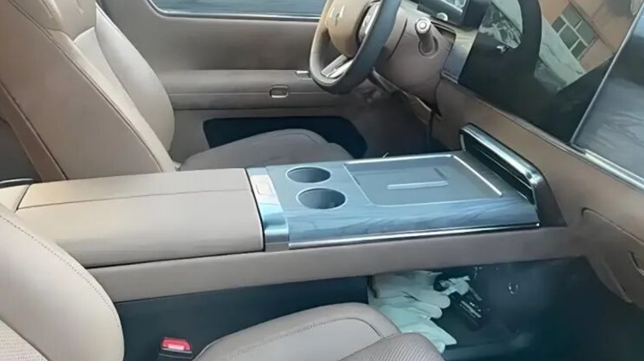 最便宜绿牌全尺寸SUV内饰长这样！