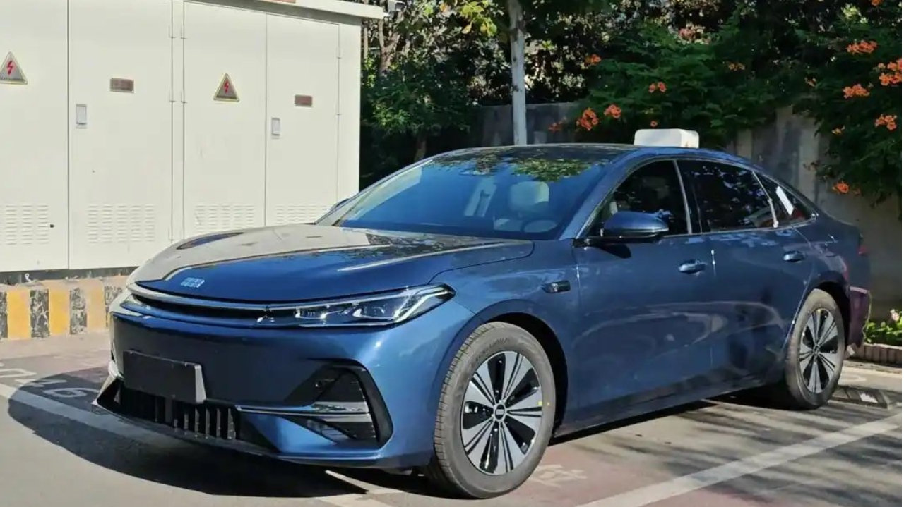 手握10万想买舒适好看的车，可以看看这两款，动力强空间大